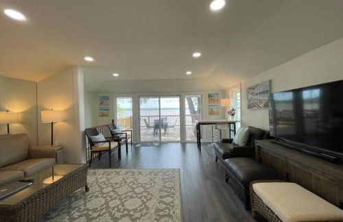 Waterfront Home with Private Beach, Stunning Views - Foto 26