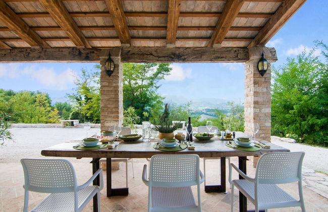 Chic Villa in Acqualagna with Hot Tub in Pool & Private Garden - Foto 36