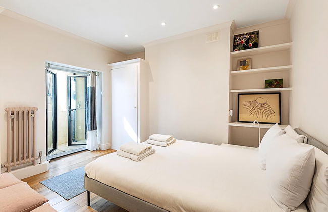 Stylish Kings Cross Apartment With Garden Retreat - Photo 20