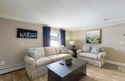 Close to Lake George! Couples Retreat with Pool - Foto 14