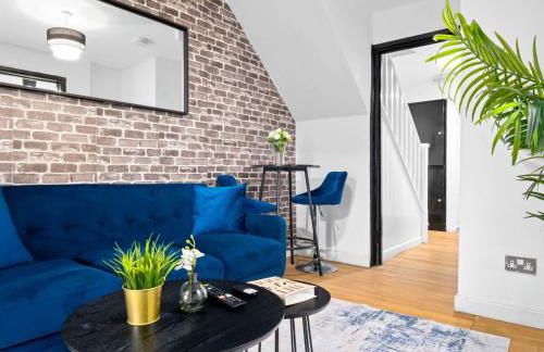 Spacious 5 Bedroom & 5 Bathrooms House - Garden - Parking - Netflix 376MW - Foto 1