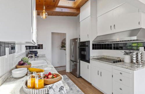 Serene Oceanview Escape with Expansive Deck home - Foto 16