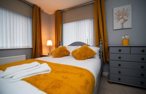 Large 4BDR House By Hyped Properties Short Term Rental Agency With Free Parking & Long Stays Shirebrook - Foto 3