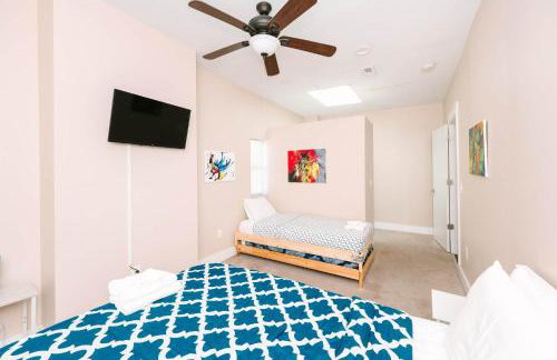 Acrisure Field - Off Street Parking - GroupStay - Foto 19