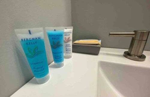 Recently Renovated Condo! - Foto 7