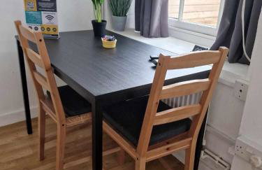 NEWLY Refurbed - Large Studio Apt With Private Parking - Foto 17