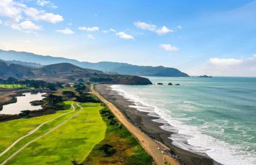 Spacious 5BR Coastal Retreat - 8 Beds Beach & Golf - Old - Photo 3