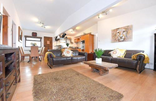 Gorgeous 3BD Cottage in the Heart of Guildford - Foto 1