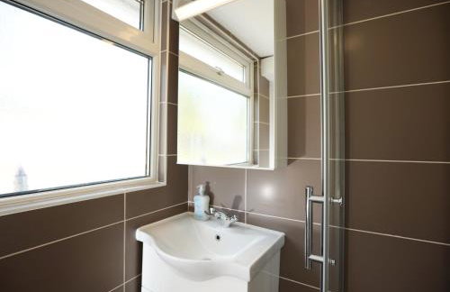 Comfortable Studio Apartment By N And N Stays Ltd, Peaceful Area Close to Cardiff Bay and Access Training Centre, Private Parking and Fast Wifi - Foto 26