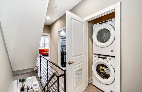 Exceptional Downtown Townhome with Roof Deck -4Bedroom & 3Baths - Foto 22