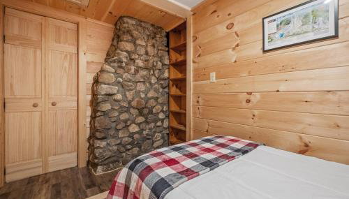 Riverfront Retreat in the White Mountains - 3BR Cozy Escape Near Ski & Hike - Foto 2