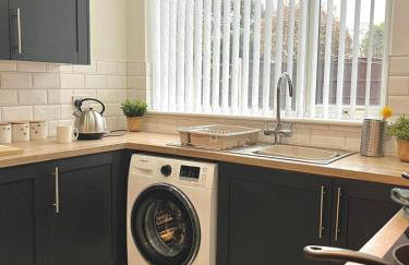 Ideal 4-bed home sleeps 7 - Nr Trafford Ctr & M60 - Foto 26