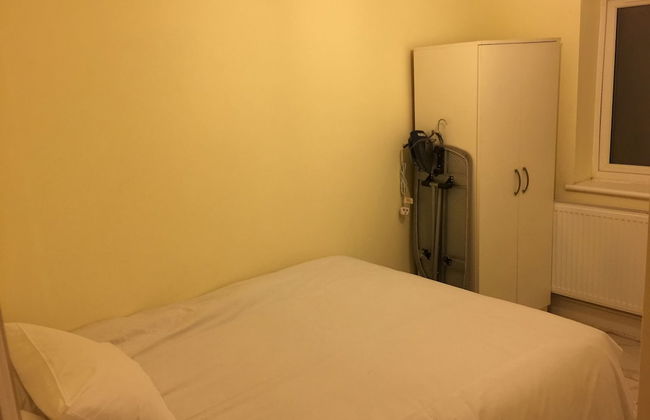 Bourne Court - Photo 1