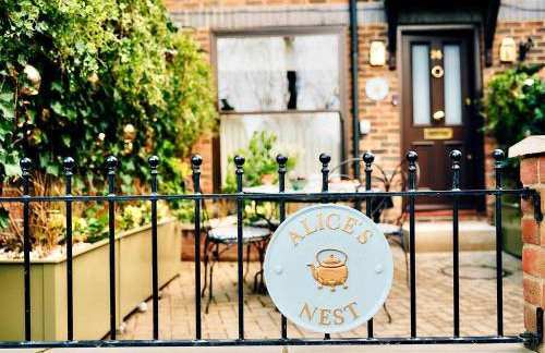 Alice Nest London Boutique Apartment Featured in Homes and Gardens - Foto 24