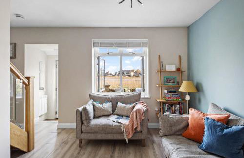 Bumble Cottage, Torcross - Heart of Torcross - Log burner - Ley views - Foto 13