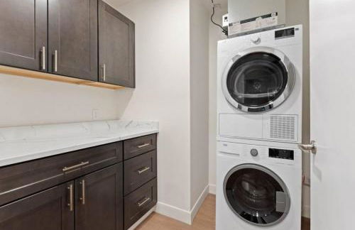 Walk to Riverfront Park! Downtown Gem w Pool Table 404 - Foto 14