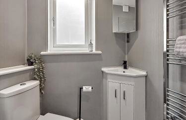 Contractors Heaven-POOL TABLE-THREE BEDROOM HOUSE WITH SEPARATE ONE BEDROOM SELF CONTAINED-Close to AIRPORT - Foto 21