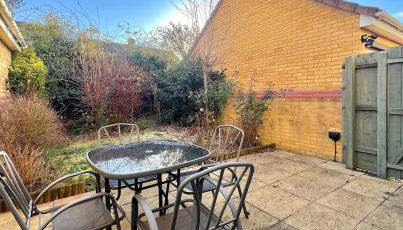 Rushden - 5 Beds Modern Home, Free Private Parking, TV, Garden - Foto 5