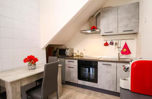 The Cozy Apartment - Wi-Fi, Smart TV, Free Parking - Foto 7