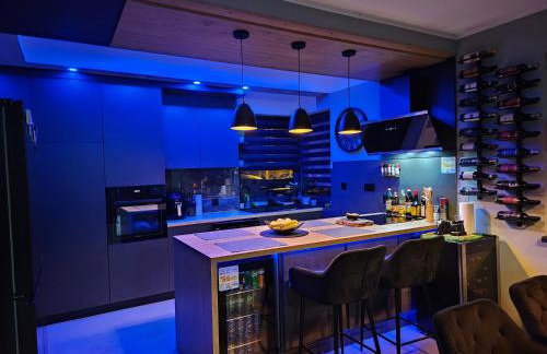 Villa Joy with Pool,Jacuzzi,E Auto Station - Foto 35