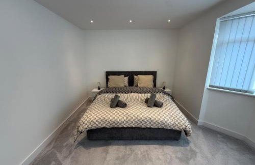 Luxury 4 Bedroom House in Harrow with Free Parking - Foto 16