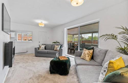 Modern 3 Bedroom Bungalow with Style & Comfort in Leicestershire - Photo 63