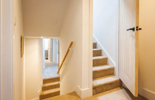 A stunning 3 bed Apartment - Photo 8