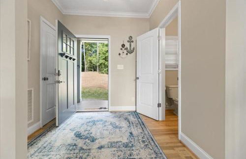 Lake Norman Home Lake Access with Heated Pool & Hot Tub - Foto 17