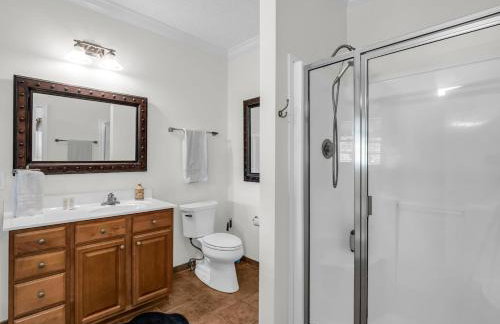 Peaceful Lake Lure Cabin, Hot Tub, Huge Screened Porch, Private Beach - Foto 21