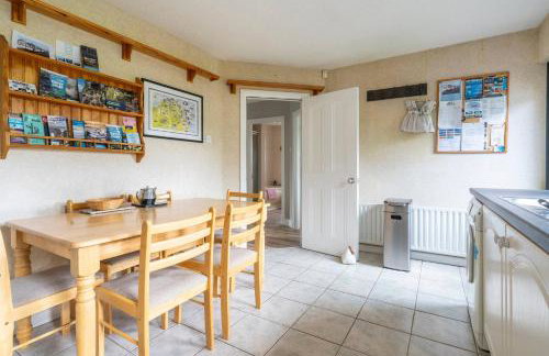 3-Bed Portballintrae Home | Wi-Fi, Garden, Parking - Foto 11