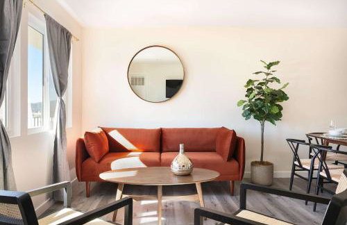 Unwind in Spacious 2BR Apt Sleeps 6 with Parking - Foto 3