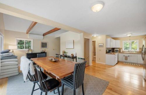 Cozy Mountain Retreat Fireplace Deck Near Lakes - Foto 15