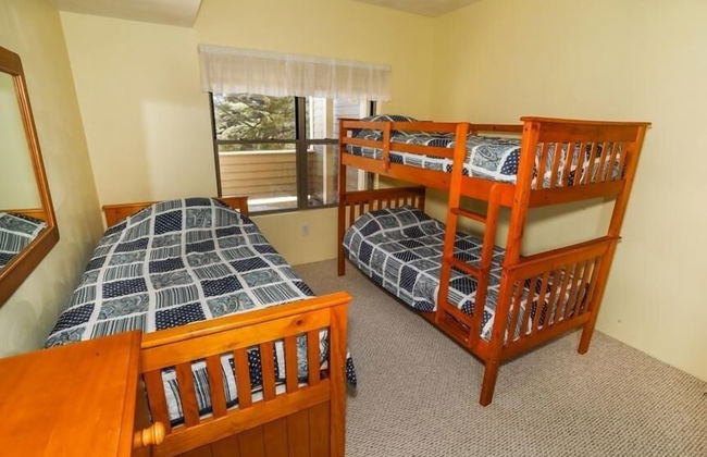 Seven Springs Stonegate 2 Bedroom Condo, Ski-In/Out, Sleeps 8! by RedAwning - Foto 3