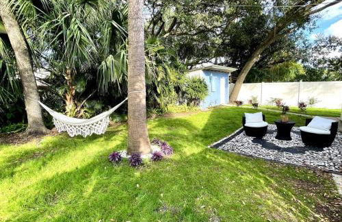 Cozy sanctuary minutes from the bay and beaches - Foto 42