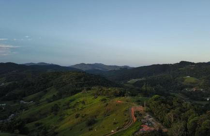 Sítio com piscina, churrasqueira, lareira, fogão à lenha, mesa de sinuca e vista para as montanhas - Foto 38