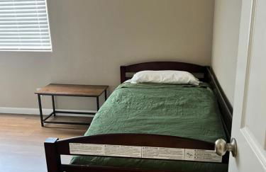 Serene 2bed 1bath condo with parking - Foto 12