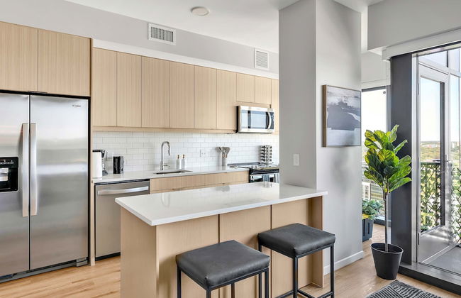 High-rise Apt Raleigh Free Parking Sunset View 2 - Foto 11