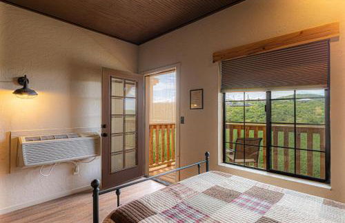 Miners Cabins #1 - Two Double Beds and Private Balcony - Foto 10