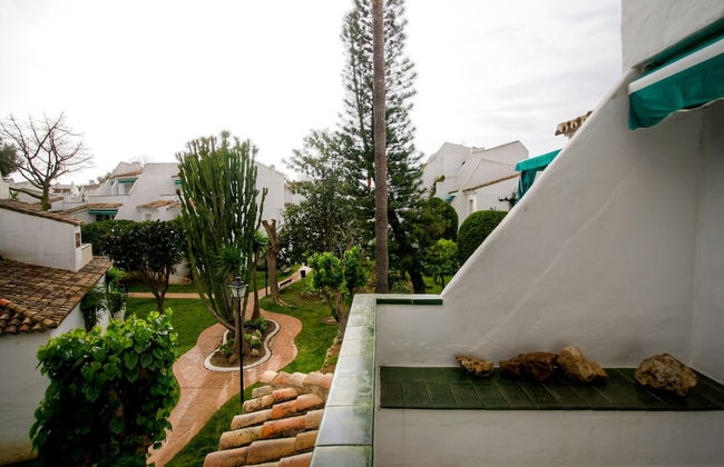 Suitur beachfront duplex with pool and sea views - Photo 27