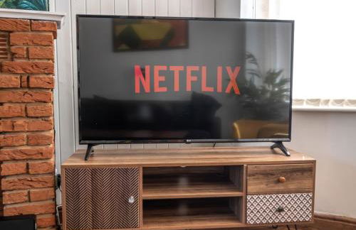 Spacious 3BR Home with Driveway Near NEC & Airport - Foto 42