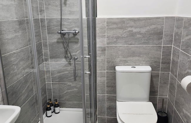 Dundee - 1 Bed - Sleeps 4 - Pet Friendly - Photo 11