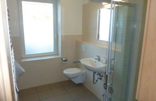 Monteurwohnung 2 Zimmer 5 Betten, Küche, Bad, Waschmaschine - Photo 5