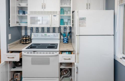 Beach Bliss 211 Balcony Water Views Beach Downtown - Photo 20