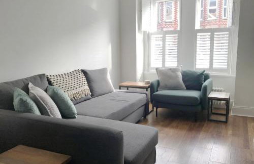 Emerson House, dog friendly with log burner close to waters edge and harbour - Photo 19