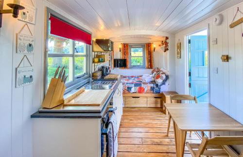 The Hideaway Hut - 1 Bed Shepherds Hut - Hereford - Photo 55