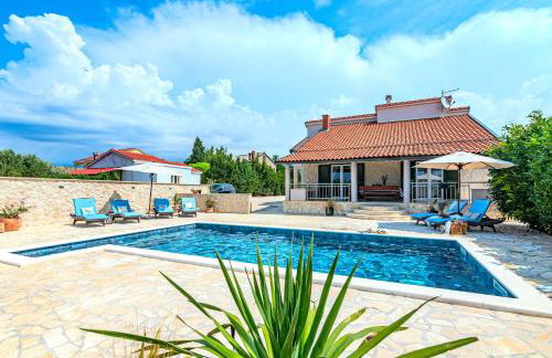 Holiday House Paula sa privatnim grijanim bazenom na mirnoj lokacija blizu mora - Foto 4