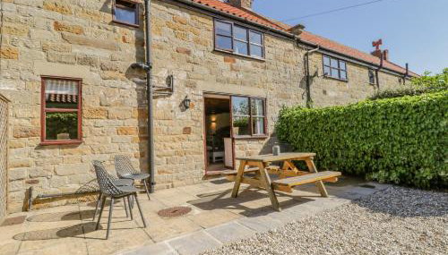 Danby Cottage - Photo 2