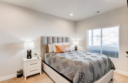 Midway to Heaven! BRAND NEW 5 bed 4.5 bath, HOTTUB - Photo 60