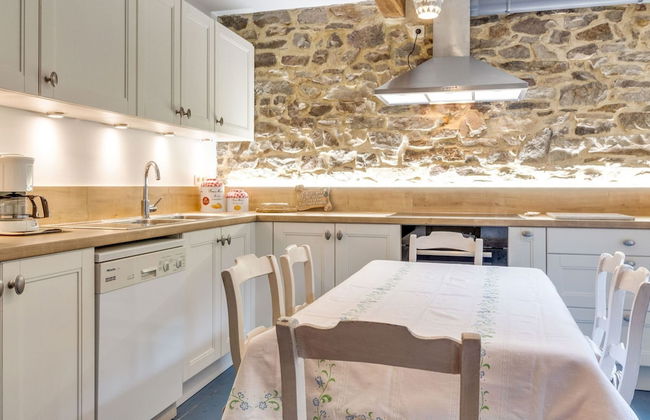 Enticing Holiday Home in Viroinval near Forest - Foto 14