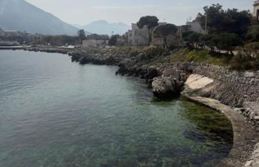 Villa a due passi dal mare "Cicogne Apartment" con BBQ e parcheggio gratuito a due passi dall'Aeroporto - Foto 7